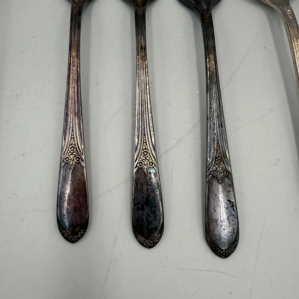 Wm Rogers IS Silver Plate Flatware Set 8pc 1939 Adoration Pattern Floral Vintage